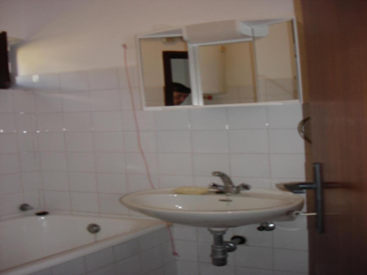 Apartments Vjera Кърк Стая снимка